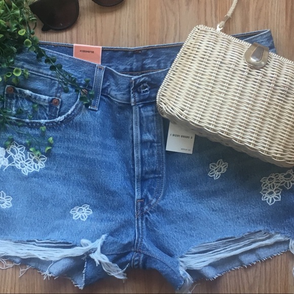 NWT Levi’s 501 shorts 💙 - Picture 2 of 5